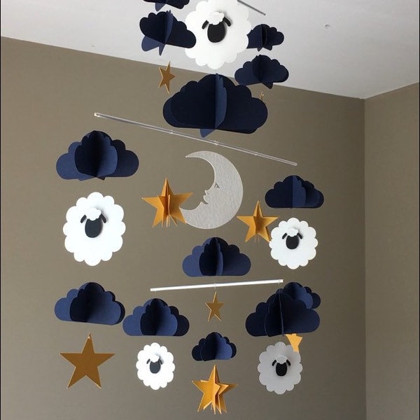 Mobile bébé mouton lune étoile doree nuage bleu nuit marine montessori décor pouponnière