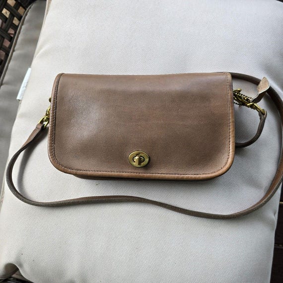 Vintage Coach NYC Pocket Purse Putty