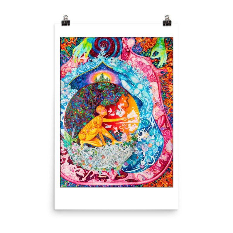 Puede incluir: Una pintura abstracta colorida con una figura humana en el centro. La figura est&aacute; rodeada de patrones y colores que giran, incluyendo azul, verde, rojo, naranja y amarillo. La pintura tiene una sensaci&oacute;n espiritual y m&iacute;stica.