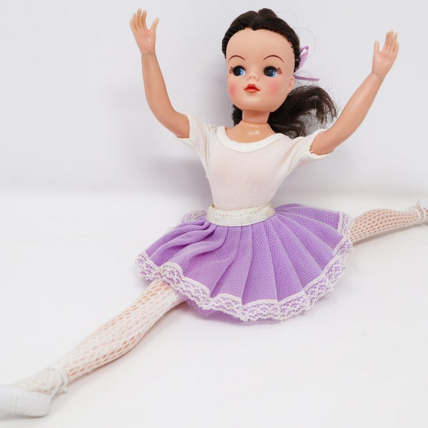 Vintage 1980s Pedigree Active Sindy Doll Sindy 033055X + Complete Ballerina Outfit Pretty Brunette Red Lips (Ankles No Longer Pose)