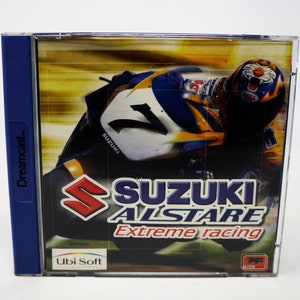 Op de afbeelding: Een blauwe Sega Dreamcast-gamecase met een gele en blauwe Suzuki Alstare Extreme Racing-gamecover. De cover toont een motorcoureur met een helm met een tijgerontwerp.