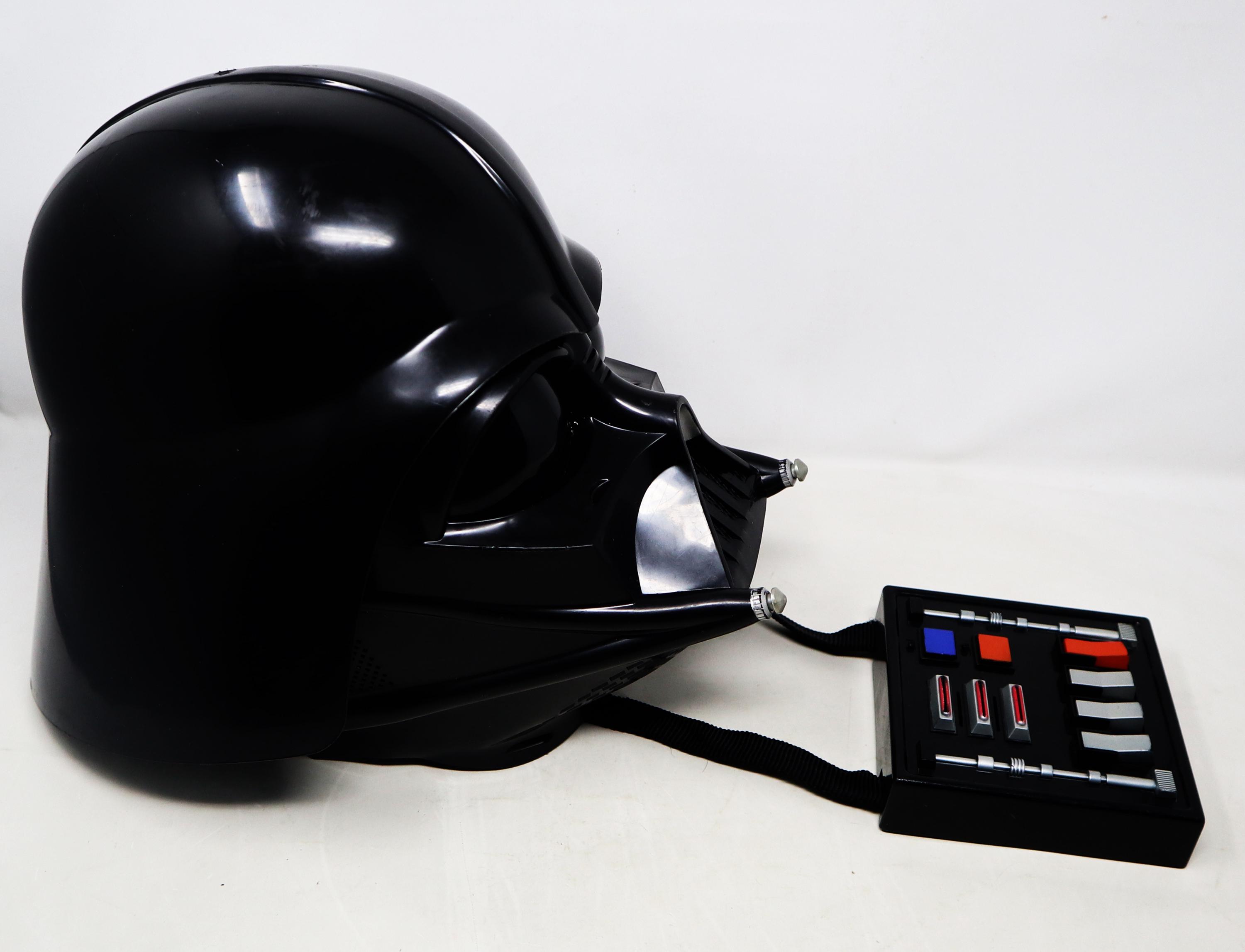 Vintage 2004 Hasbro Star Wars Darth Vader Electronic Voice Changer  display picture 1