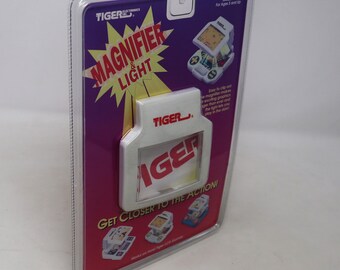 Vintage 1993 90s Tiger Electronics Magnifier & Light Clip on Works