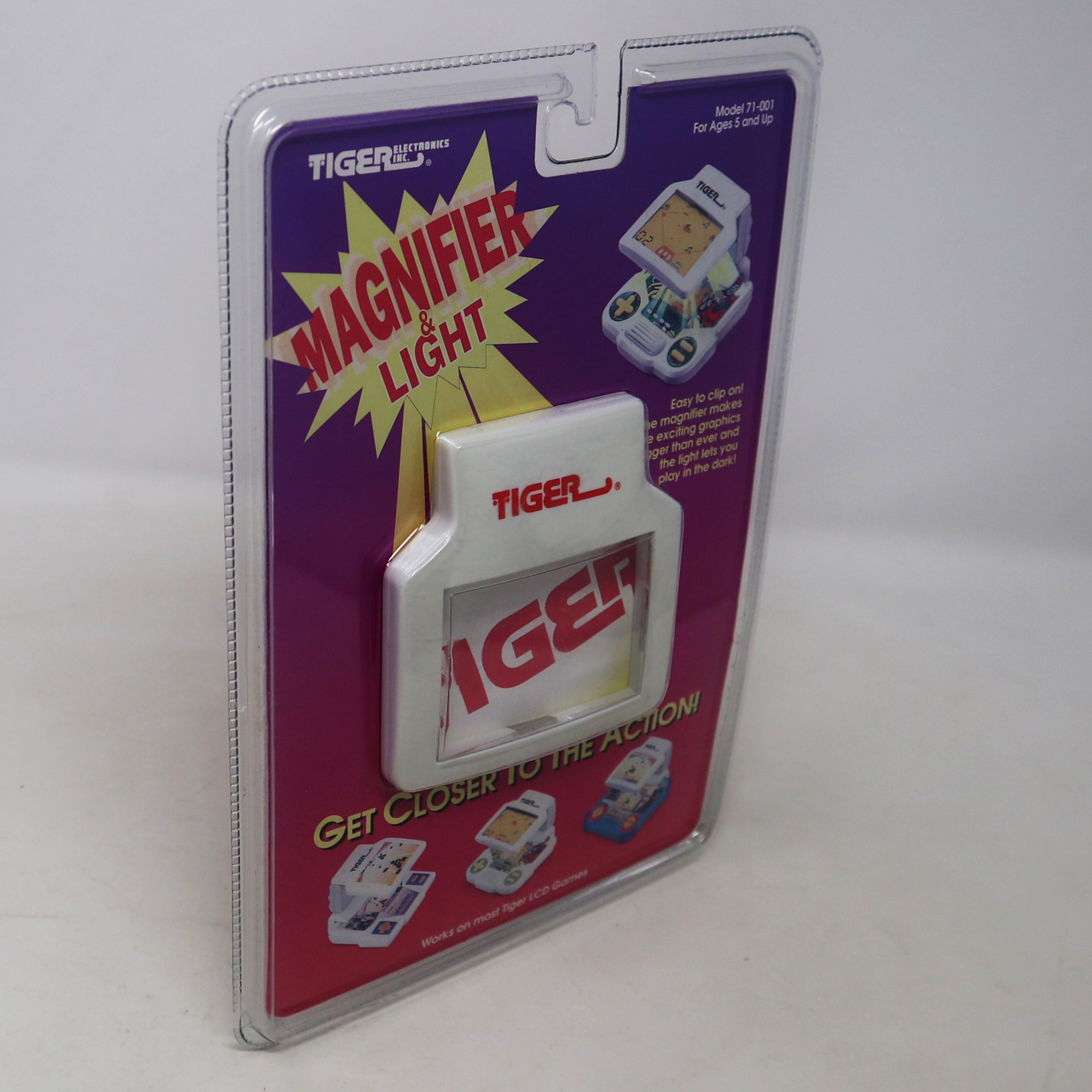 Tiger Electronics LCDゲーム　MAGNIFIER&LIGHT Tim Burton's Nightmare Before Christmas LCD Electronic Game