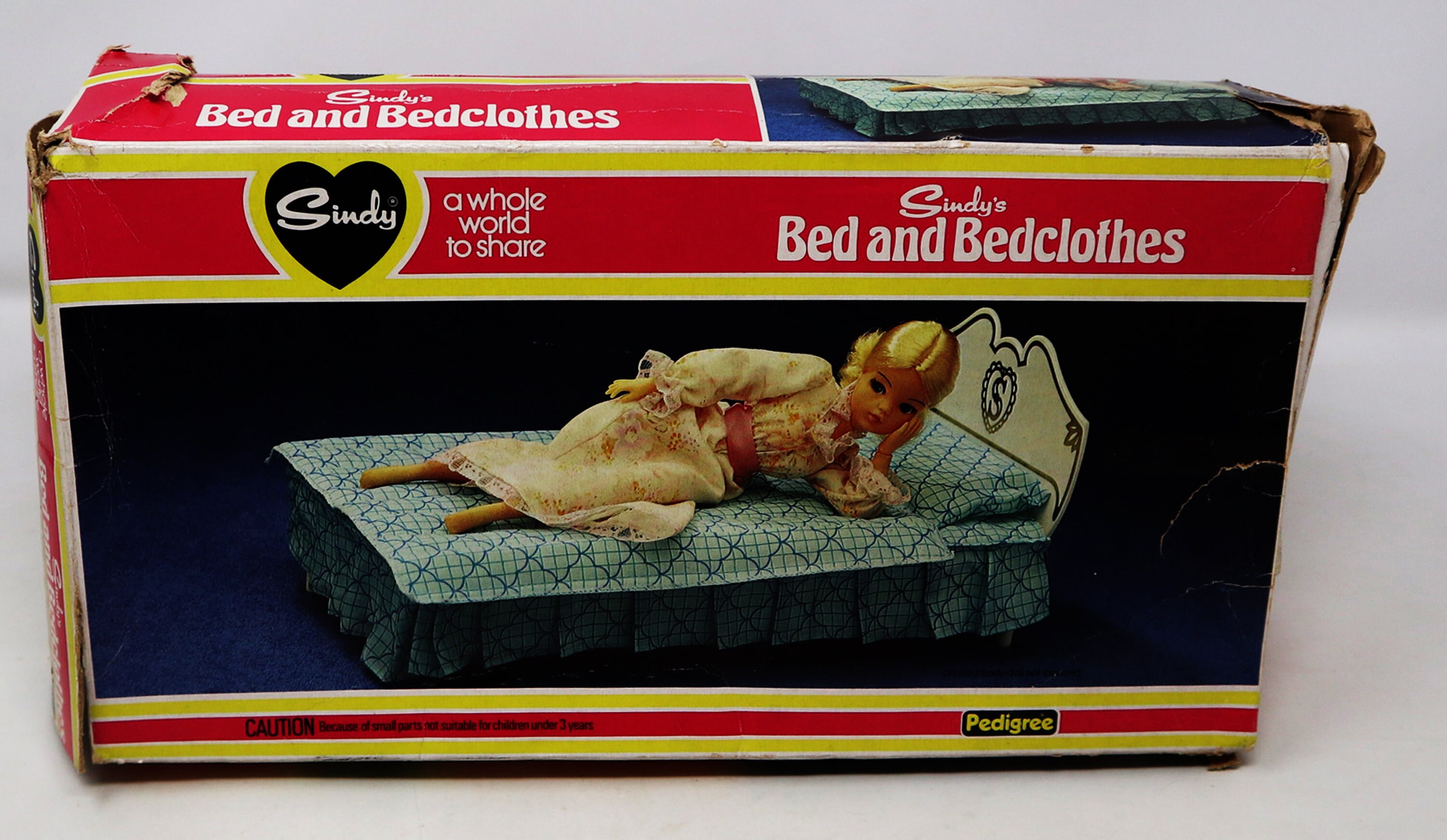 Vintage 1970s Pedigree Sindy's Bed and Bedclothes Ref. No. 44503 Vintage 1970s Pedigree Sindy's Bed and Bedclothes Ref. No. 44503