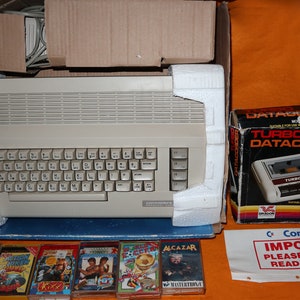 Vintage 1991 90s Commodore C64 Personal Computer Terminator 2 Judgement ...