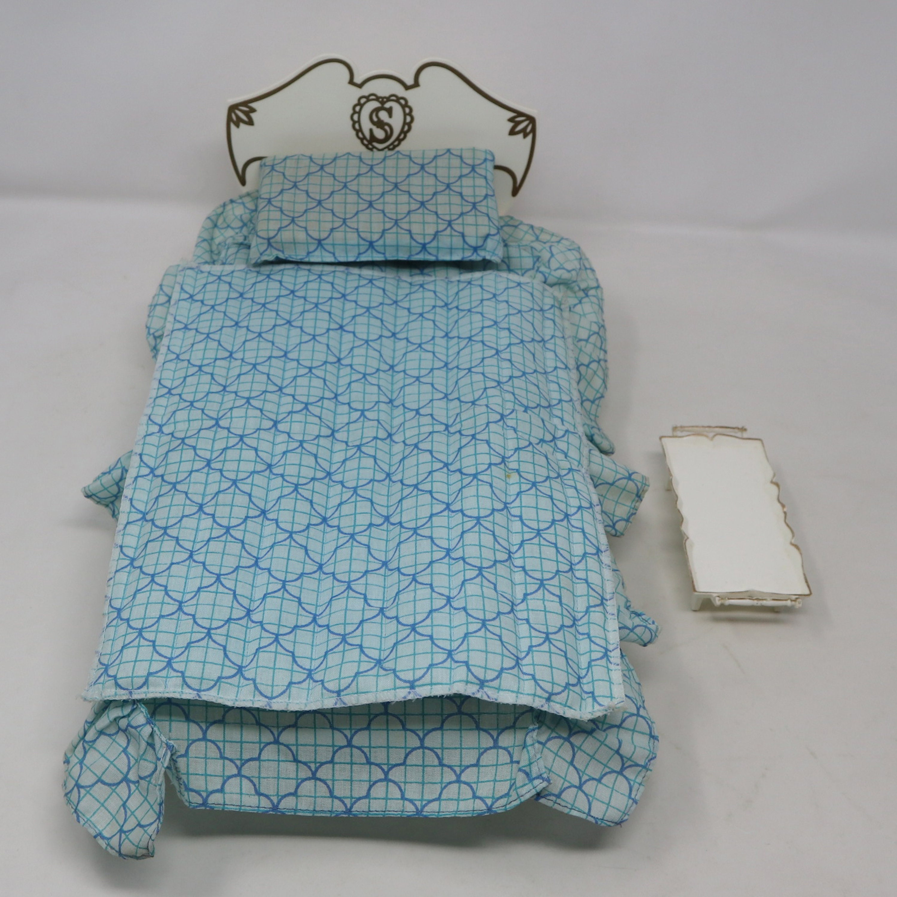 Vintage 1970s Pedigree Sindy's Bed and Bedclothes Ref. No. 44503