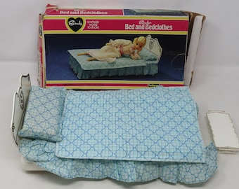 Vintage 1970er Jahre Pedigree Sindy's Bett und Bettwäsche Ref. Nr. 44503 Schachtel Möbel Für Sindy Puppenhaus Schlafzimmer
