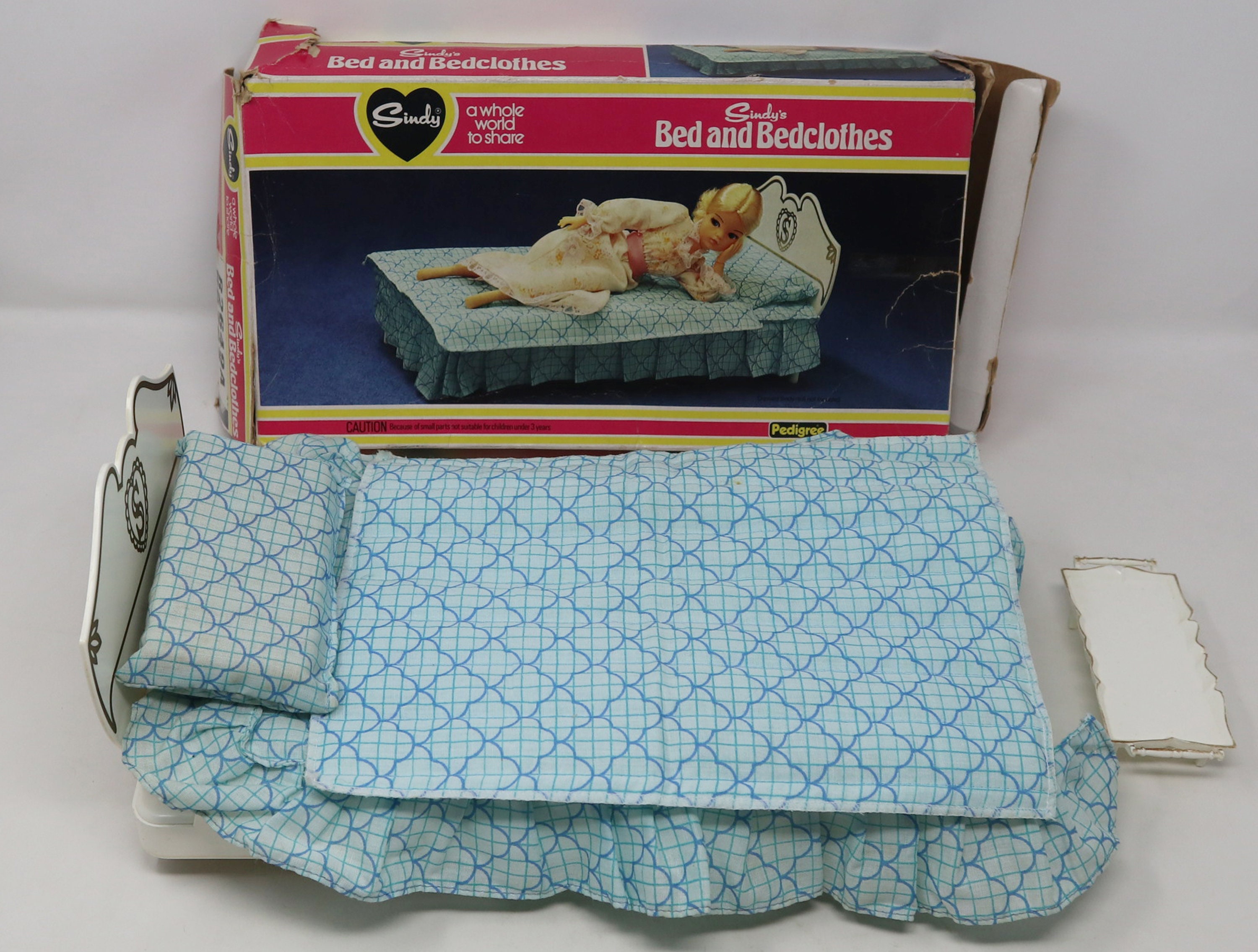 Vintage 1970s Pedigree Sindy's Bed and Bedclothes Ref. No. 44503