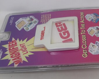 Vintage 1993 90s Tiger Electronics Magnifier & Light Clip on Works