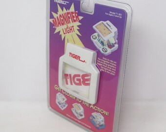 Vintage 1993 90s Tiger Electronics Magnifier & Light Clip on Works
