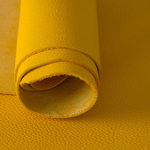 Heterogeneous and Natural Grained Full-Grain Cowhide Leather, Useful for Grain Bag Tote FLOATER Yellow