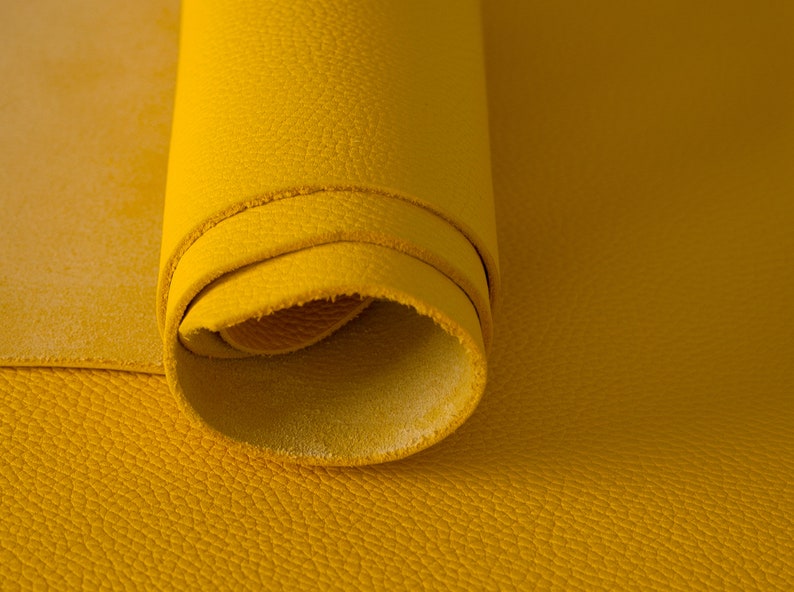 Heterogeneous and Natural Grained Full-Grain Cowhide Leather, Useful for Grain Bag Tote FLOATER Yellow