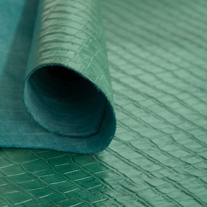 Cowhide Leather with Crocodile Embossing, Simulates the Finish of a Crocodile on the Belly Part Completely | COCO CREV