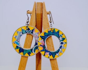 FREE CIRCLES - yellow circle earrings with motifs