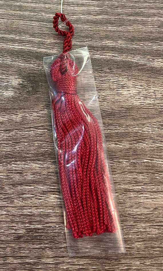 Red Chainete Conso 3 Tassel