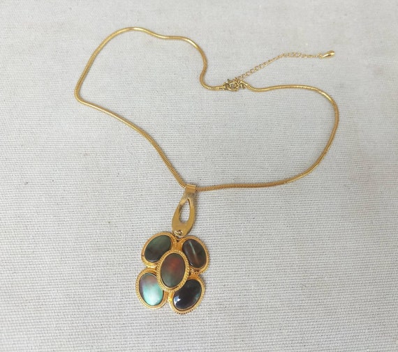Vintage abalone shell necklace, gold tone abalone… - image 2