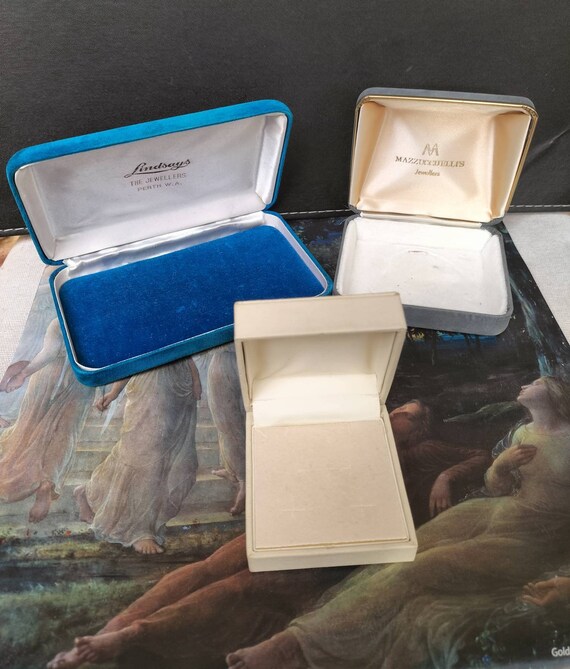 Jewelry displays deals and boxes