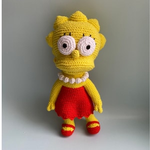 Lisa Simpson, zabawka amigurumi, plusz na szydełku, wzór lalki