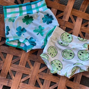Shamrock, st patty’s day girl bummies, smiley Bummies and bows. Girl bummies. Bloomers. Shamrock bummies, smiley with shamrocks.
