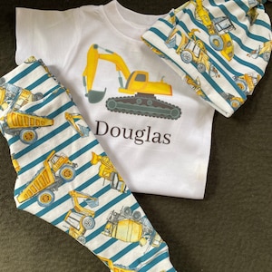 Baby boy/girl coming home outfit, construction. Vehicles, trucks, excavator, bulldozer, personalized onesie, leggings and hat.