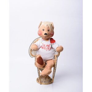 Annalee 1983 Be My Honey Bear Valentinstag 21&quot; Großer W Wicker Stuhl Vintage