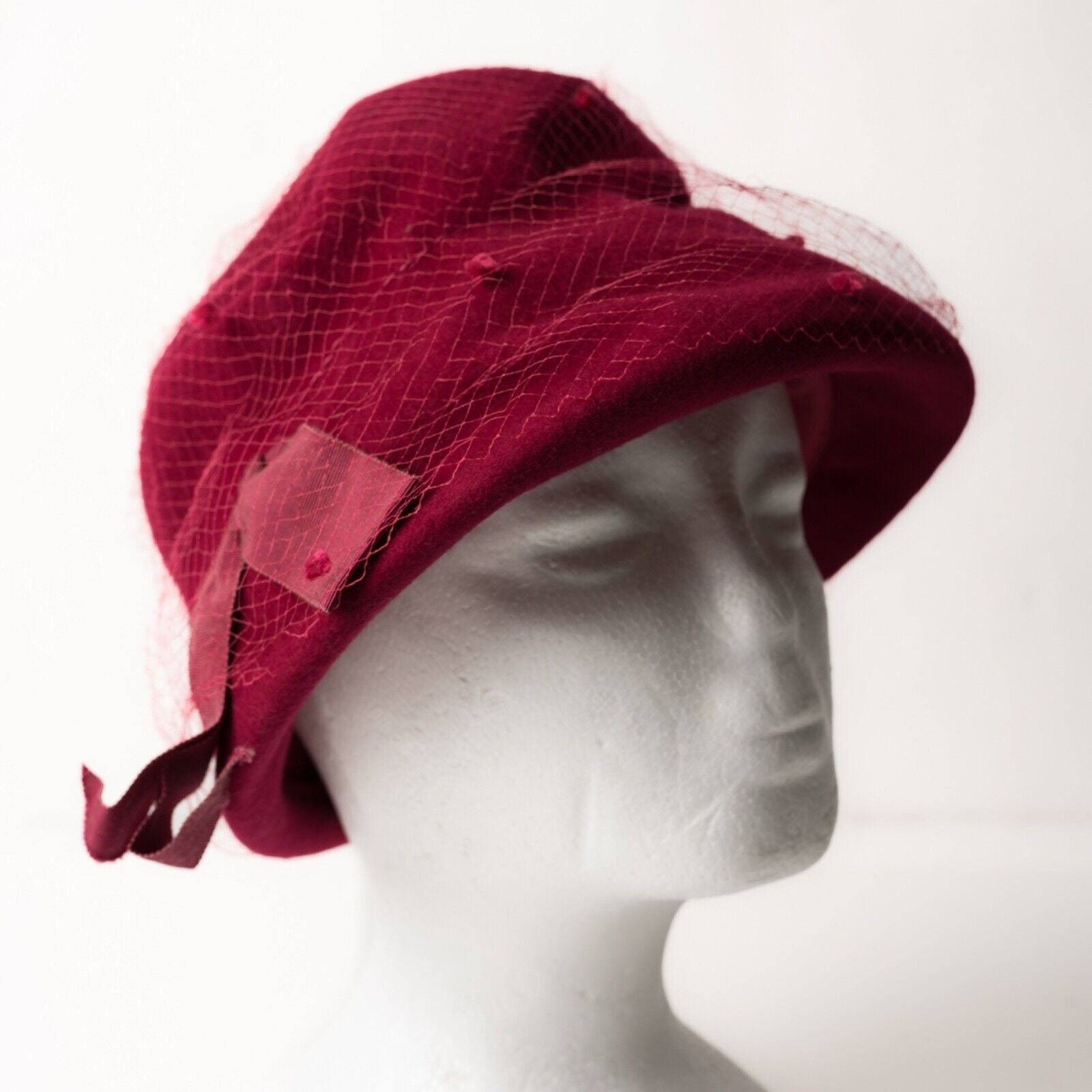 Vintage 1960s Womens Henry Pollak Glenover Hat Pillbox Veiling