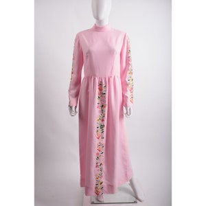 Vintage 70s Womans Maxi Hostess Dress Gown M Pink Turtleneck Embroidered Flowers