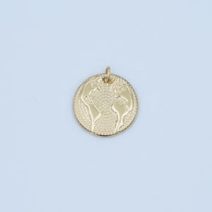 Dainty PVD Gold Edelstahl Münze Erde Charme Planet des Universums Anhänger runde Karte Anhänger Welt Reise Schmuck Inspiriert P618