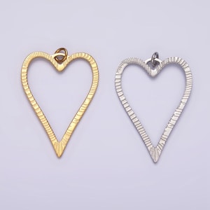 Ciondolo a forma di cuore aperto a raggiera in acciaio inossidabile PVD da 30 mm in oro e argento / p1300