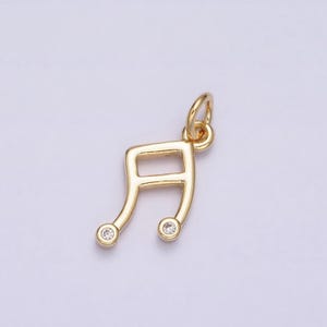 Musikalische Achtelnote sänger künstler sänger musik charme anhänger in 24 k gold mikro pave noten charme ac1164