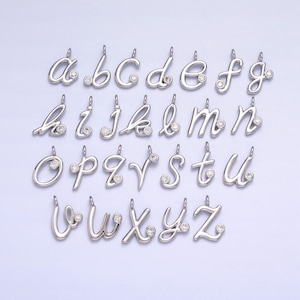 Zierliche Silber Kleinbuchstaben Alphabet Charme Anhänger kleine kursive Charme Schriftart einfach Minimalist personalisierte Schmuck