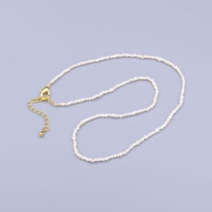 Gargantilla delicada de perlas blancas de agua dulce de 2 mm y 38 cm / wa-1501