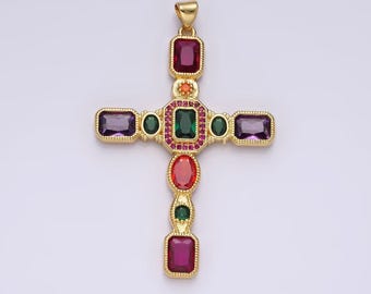 Puede incluir: Un colgante de cruz de tono dorado con piedras preciosas multicolores. La cruz presenta piedras preciosas rojas, verdes, moradas y naranjas.