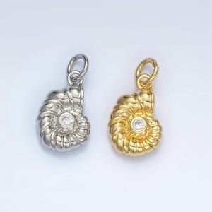 24K ゴールドフィルド アンモナイト シーシェル CZ シルバー & ゴールド スネイルシェル チャーム | AG-865