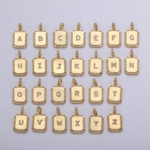 1 colgante con letra inicial en micro pavé de circonita cúbica dorada, dije con iniciales del alfabeto, placa transparente con letras de la A a la Z para hacer collares personalizados, A-785