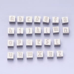 Separador de cuentas con letras góticas de acero inoxidable, alfabeto inglés antiguo para pulseras, collares, joyas, abalorios con nombre inicial, suministros antideslustre A-950
