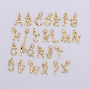 1 colgante con letra inicial de oro, dije de bambú con letras iniciales, letra pequeña A-Z para agregar como dije en pulseras, collares, aretes, alph-05