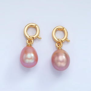 14k ゴールドフィルド 8 mm モーブピンク淡水真珠ティアドロップペアドロップチャーム、強化留め金付き | p-1875