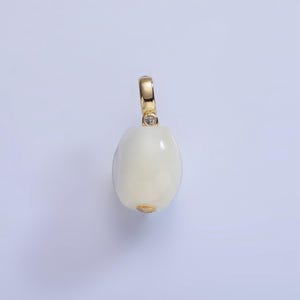 美しいホワイトオーバルペアパールチャームティアドロップ本物の淡水ウェディングパールペンダントp1789
