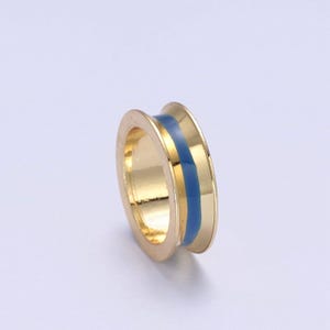 Peut inclure: Bague en or avec une bande en &eacute;mail bleu.