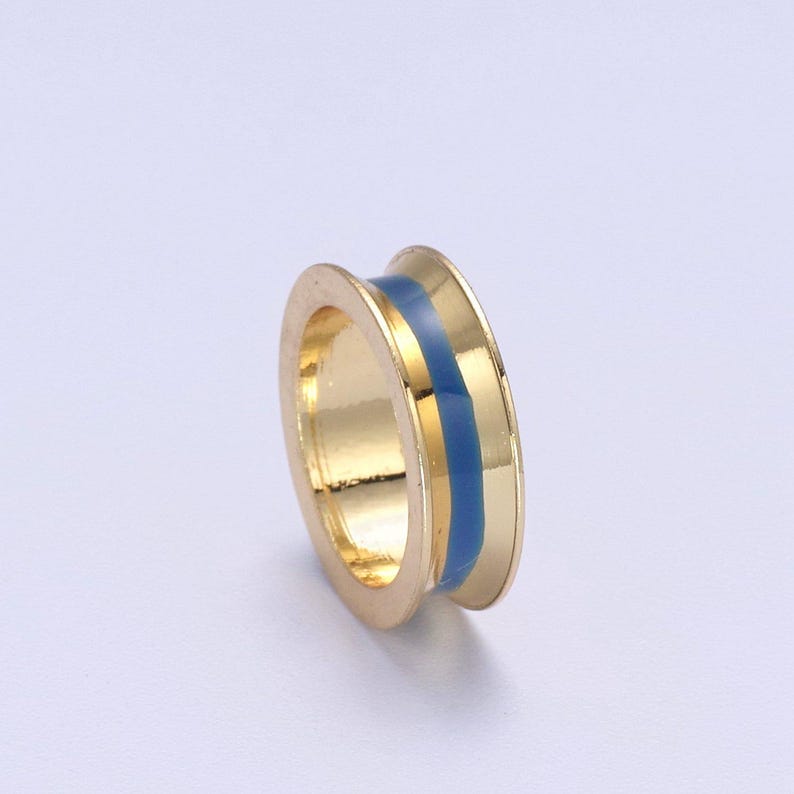Peut inclure: Bague en or avec une bande en &eacute;mail bleu.