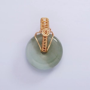 Stunning chinese green donut charm green jade pendant lucky stone with gold wire handmade swirl bail for necklace supply aa628