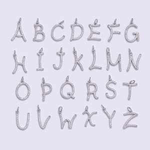 Colgante personalizado con letra inicial en micro pavé de plata para joyería minimalista / a1131-a1144