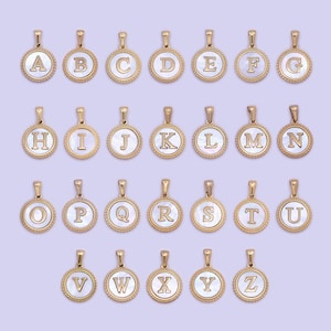 Colgante de collar con letra inicial de oro, dije de alfabeto dorado, letra de nácar, joyería minimalista, colgante de moneda de trapeador para collar y pulsera