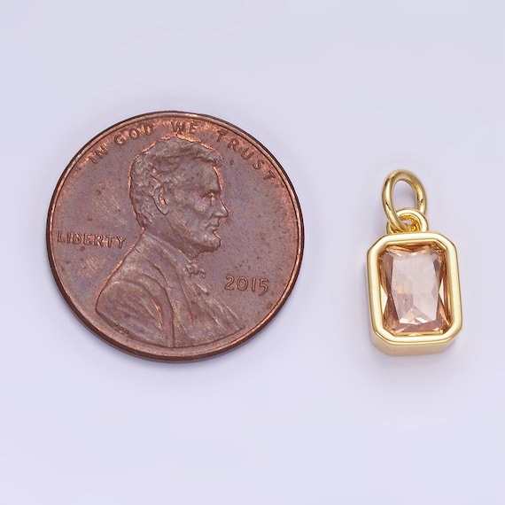 ♢N♢K18 ミルキーオパール2.2ct ネックレスチャーム オパール K18ネックレス(2.5カラット/10月誕生石)《25C40114