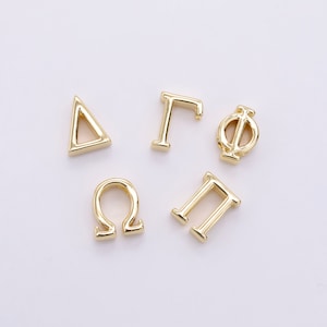 Delicado dije de letras griegas con relleno de oro, cuentas de letras griegas de fraternidad de hermandad, dije inicial del alfabeto griego Gamma Omega Pi Delta Phi B896