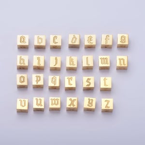 Cuentas espaciadoras de letras góticas de acero inoxidable dorado con alfabeto inglés antiguo para pulseras, collares, joyas, abalorios iniciales, suministros antideslustre A-937