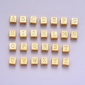 Conector de dijes de bloque con letra inicial dorada, colgantes de alfabeto de bloques de 6,2 mm, conector minimalista de bloques con letra inicial / A1145 - A1157