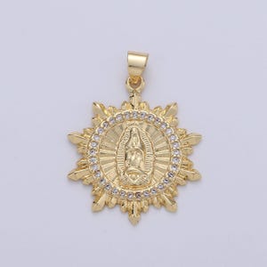 Jungfrau Maria Medaillon gewellter Rand, dekorativer Rand, runder Münzanhänger in 24 k Gold gefüllter religiöser Schmuckcharme Anhänger für Halskette